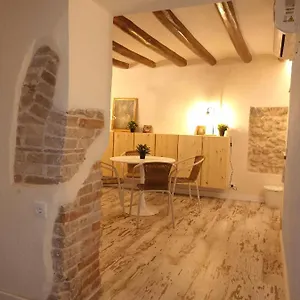 Appartement Petra -old With Terrace And Barbecue-, Tarragone